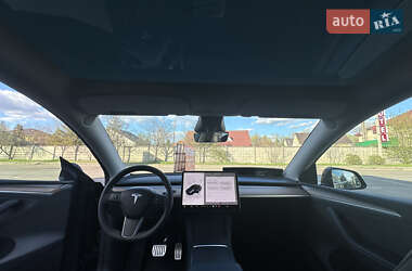 Позашляховик / Кросовер Tesla Model Y 2024 в 