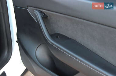 Внедорожник / Кроссовер Tesla Model Y 2021 в 
