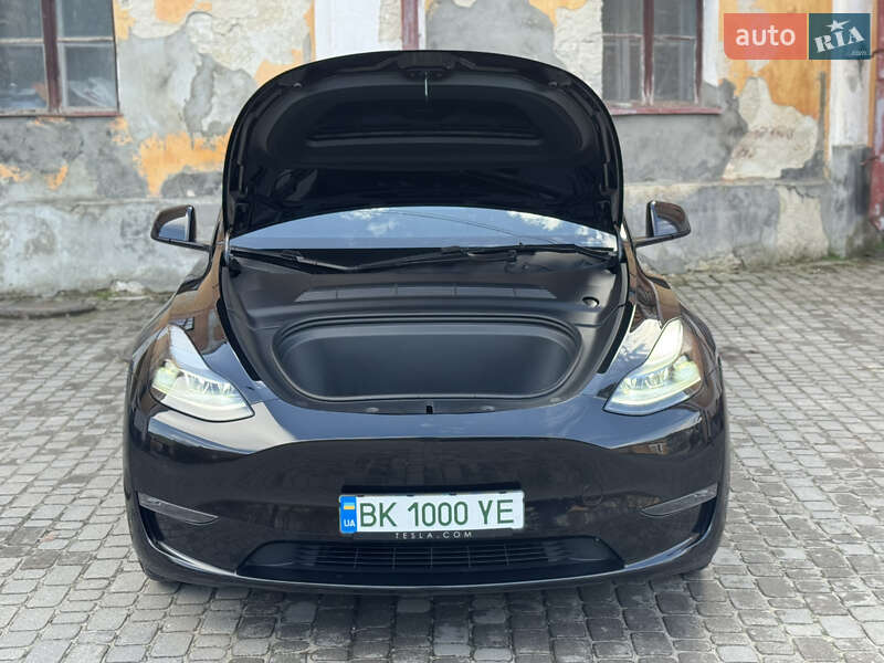 Внедорожник / Кроссовер Tesla Model Y 2022 в Дубно