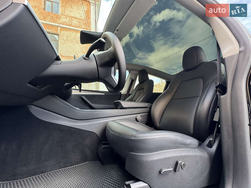 Внедорожник / Кроссовер Tesla Model Y 2022 в Дубно