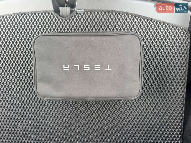 Внедорожник / Кроссовер Tesla Model Y 2022 в Дубно