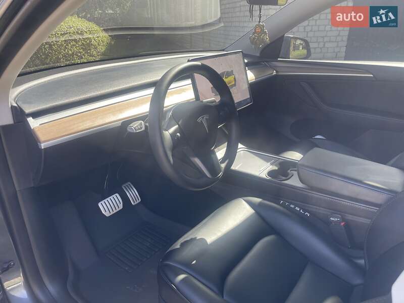 Внедорожник / Кроссовер Tesla Model Y 2023 в Ровно