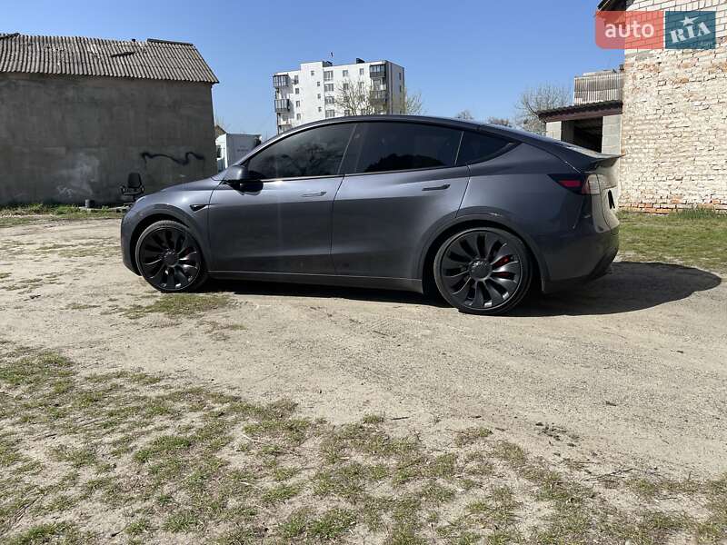Внедорожник / Кроссовер Tesla Model Y 2023 в Ровно