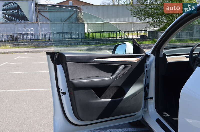 Внедорожник / Кроссовер Tesla Model Y 2022 в Киеве