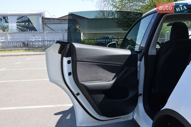 Внедорожник / Кроссовер Tesla Model Y 2022 в Киеве