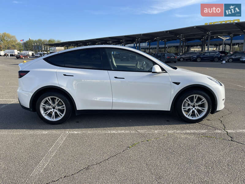 Внедорожник / Кроссовер Tesla Model Y 2023 в Киеве