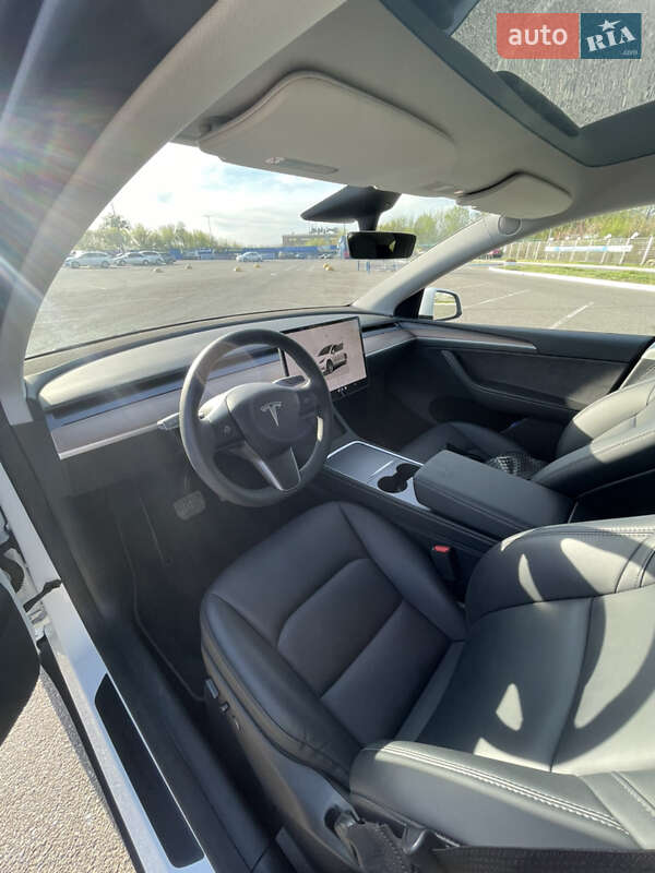 Внедорожник / Кроссовер Tesla Model Y 2023 в Киеве