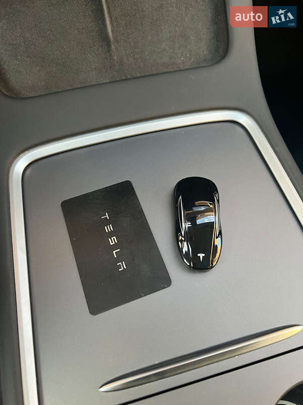 Внедорожник / Кроссовер Tesla Model Y 2023 в Львове