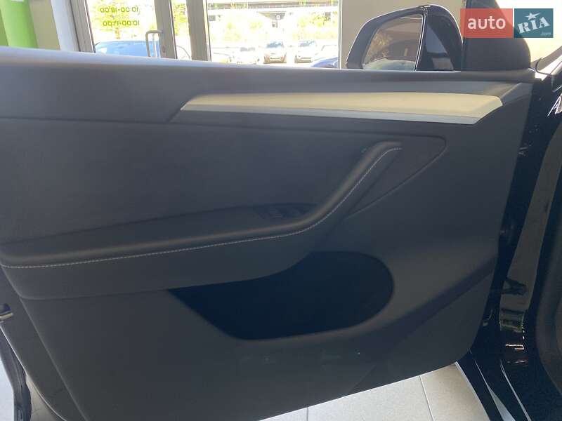 Позашляховик / Кросовер Tesla Model Y 2024 в Києві
