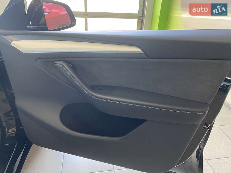 Позашляховик / Кросовер Tesla Model Y 2024 в Києві