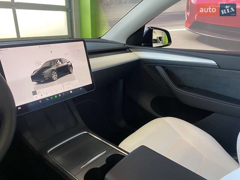 Позашляховик / Кросовер Tesla Model Y 2024 в Києві