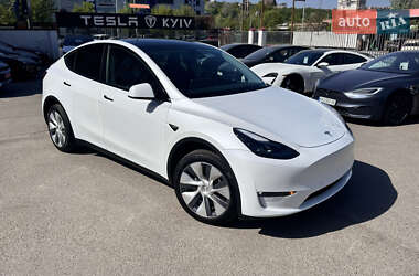 Позашляховик / Кросовер Tesla Model Y 2024 в 