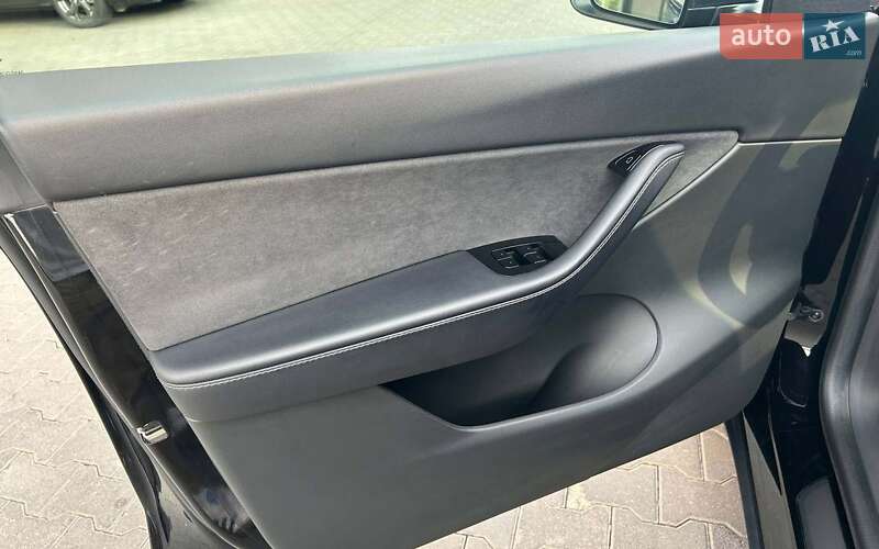 Внедорожник / Кроссовер Tesla Model Y 2020 в Черновцах