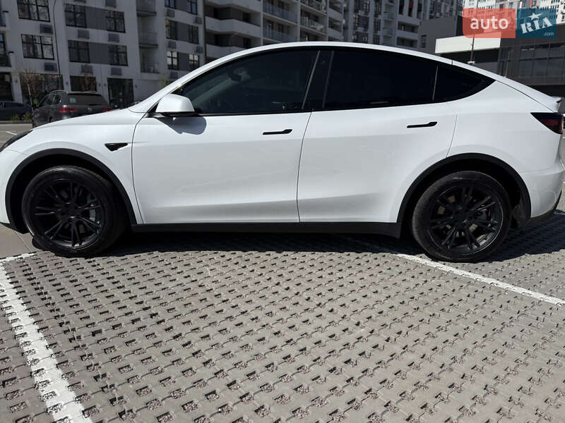 Внедорожник / Кроссовер Tesla Model Y 2022 в Киеве