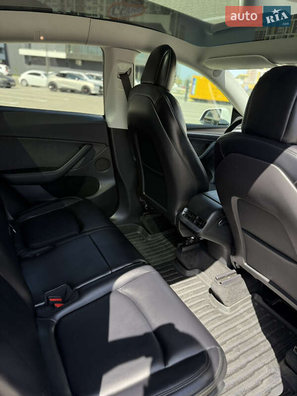 Внедорожник / Кроссовер Tesla Model Y 2022 в Киеве