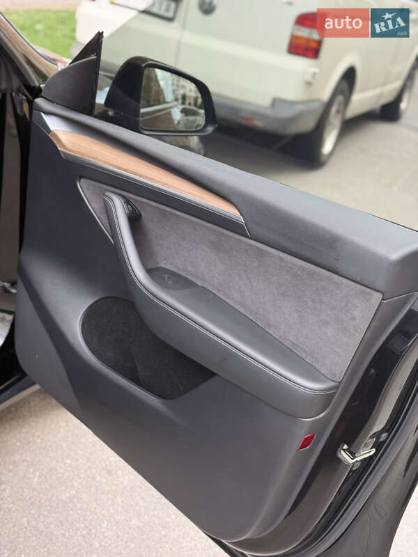 Внедорожник / Кроссовер Tesla Model Y 2022 в Киеве