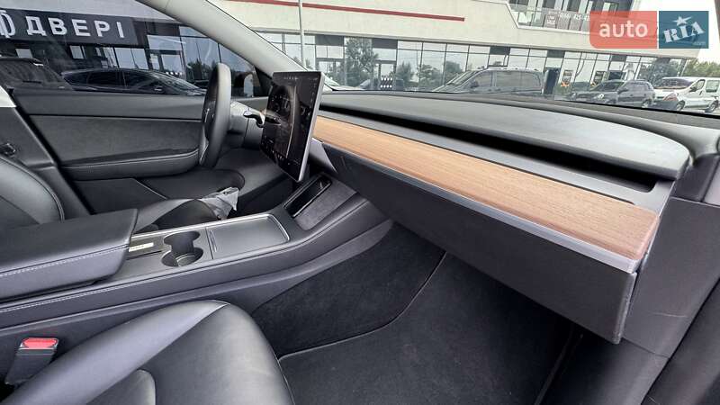 Внедорожник / Кроссовер Tesla Model Y 2021 в Киеве