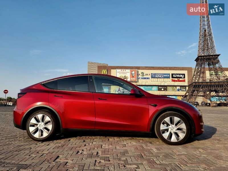 Позашляховик / Кросовер Tesla Model Y 2024 в Києві