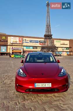Позашляховик / Кросовер Tesla Model Y 2024 в 
