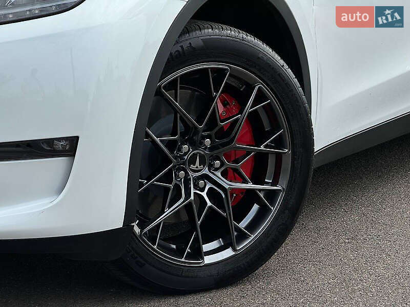 Внедорожник / Кроссовер Tesla Model Y 2023 в Киеве