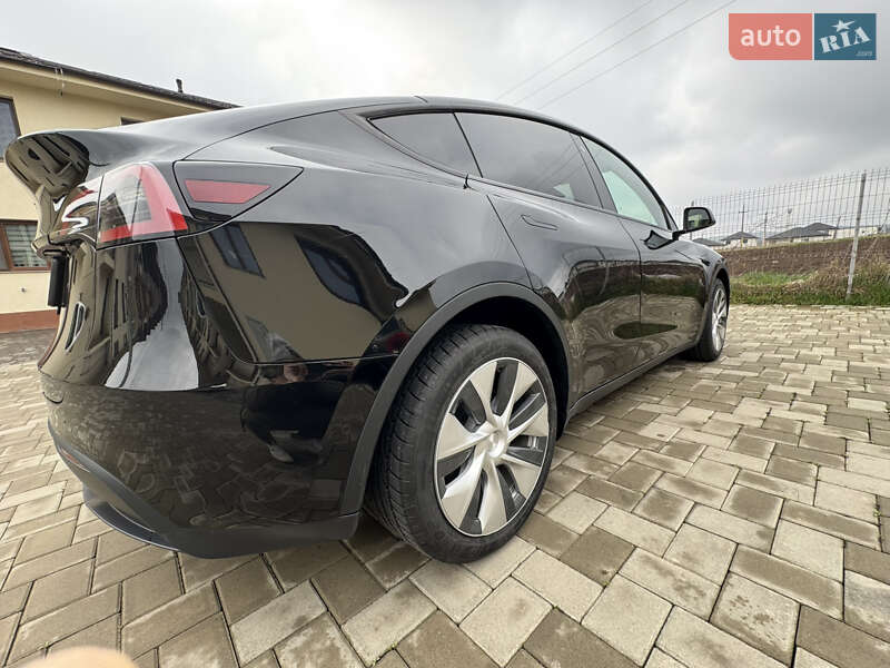 Позашляховик / Кросовер Tesla Model Y 2020 в Чернівцях