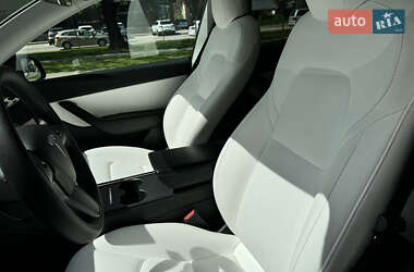 Внедорожник / Кроссовер Tesla Model Y 2021 в 