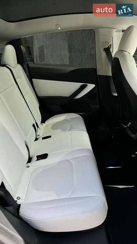 Позашляховик / Кросовер Tesla Model Y 2021 в Ужгороді