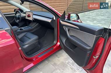 Позашляховик / Кросовер Tesla Model Y 2024 в 