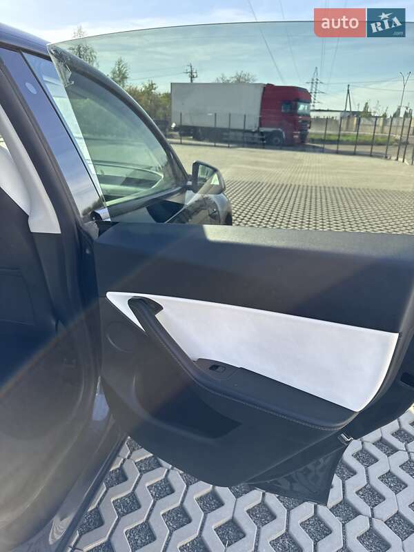 Внедорожник / Кроссовер Tesla Model Y 2020 в Луцке