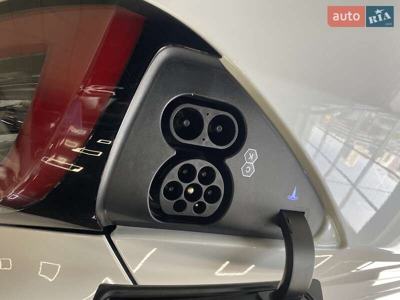 Внедорожник / Кроссовер Tesla Model Y 2023 в Киеве