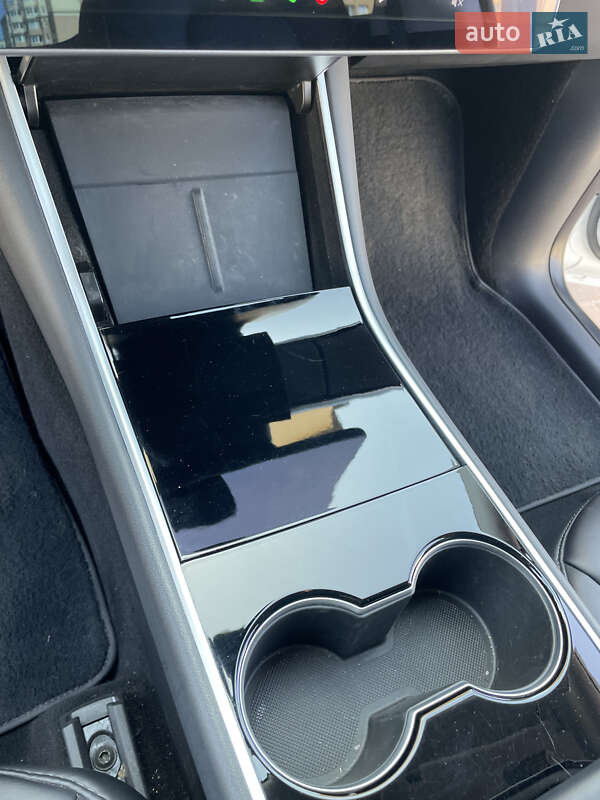 Внедорожник / Кроссовер Tesla Model Y 2020 в Киеве