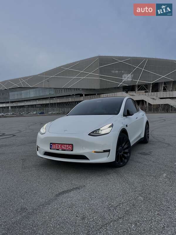 Позашляховик / Кросовер Tesla Model Y 2021 в 