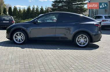 Позашляховик / Кросовер Tesla Model Y 2024 в 