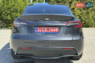 Позашляховик / Кросовер Tesla Model Y 2024 в 