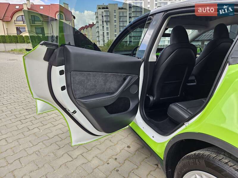 Позашляховик / Кросовер Tesla Model Y 2023 в Трускавці