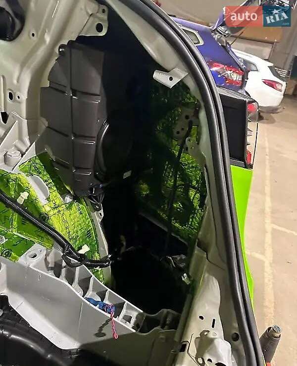 Позашляховик / Кросовер Tesla Model Y 2023 в Трускавці