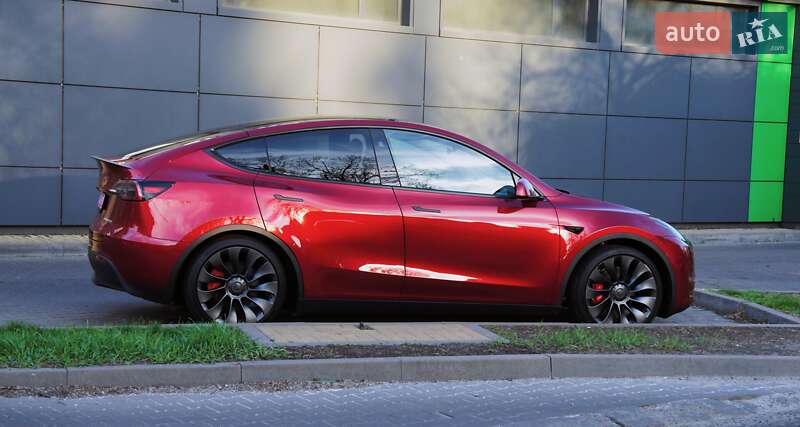 Позашляховик / Кросовер Tesla Model Y 2024 в 