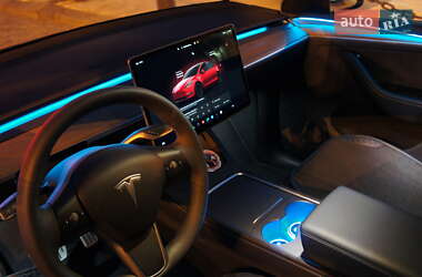 Позашляховик / Кросовер Tesla Model Y 2024 в 