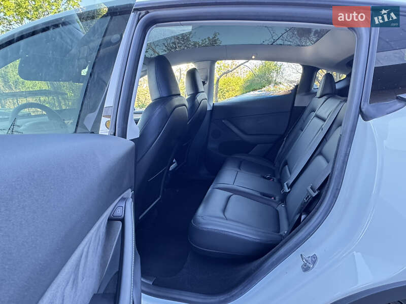 Позашляховик / Кросовер Tesla Model Y 2022 в Львові