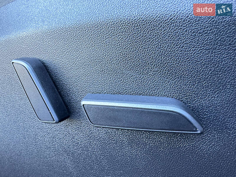 Позашляховик / Кросовер Tesla Model Y 2022 в Львові