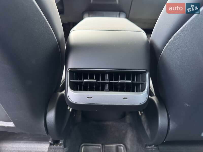 Внедорожник / Кроссовер Tesla Model Y 2023 в Киеве