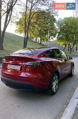 Позашляховик / Кросовер Tesla Model Y 2024 в 