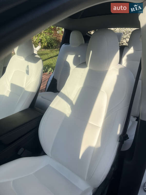 Внедорожник / Кроссовер Tesla Model Y 2023 в Киеве