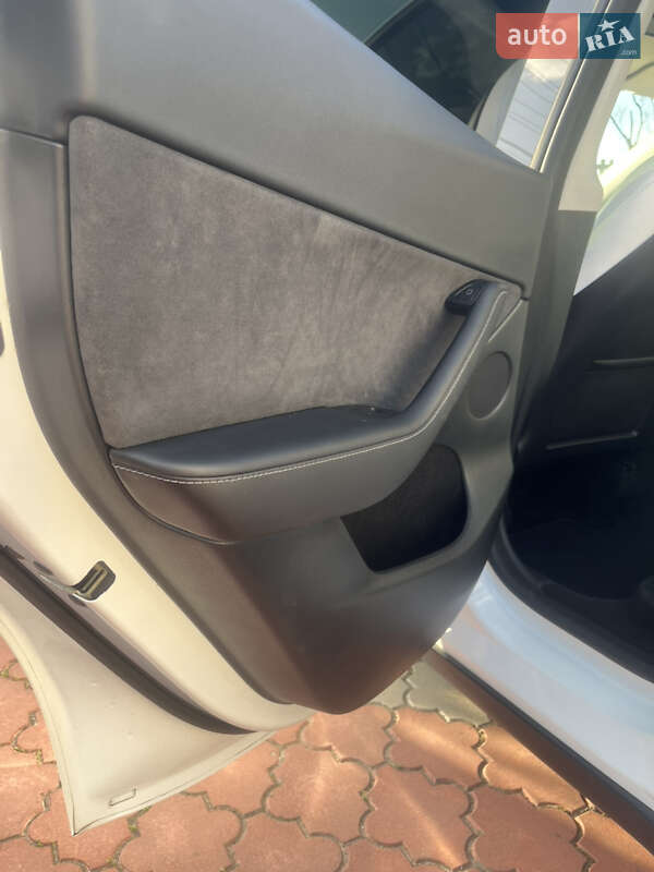 Внедорожник / Кроссовер Tesla Model Y 2023 в Киеве