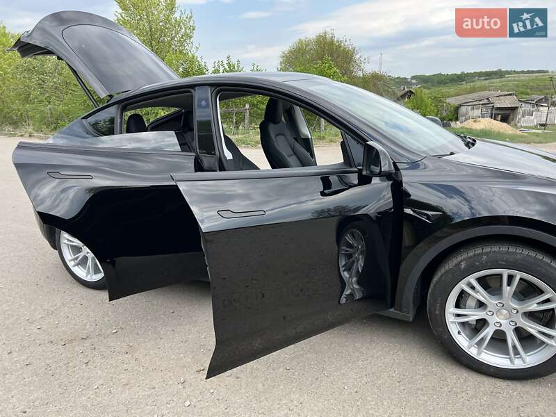 Внедорожник / Кроссовер Tesla Model Y 2023 в Киеве