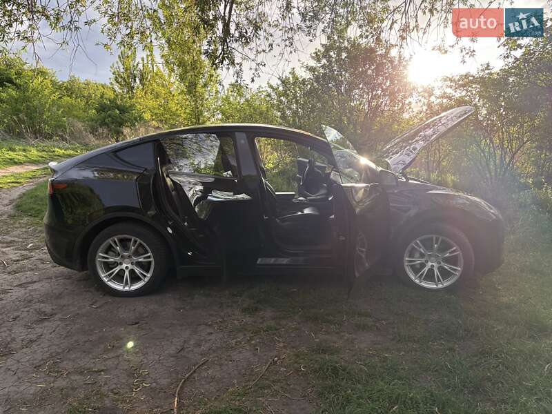 Внедорожник / Кроссовер Tesla Model Y 2020 в Ровно