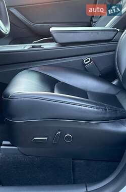 Внедорожник / Кроссовер Tesla Model Y 2021 в 