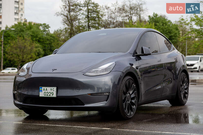 Внедорожник / Кроссовер Tesla Model Y 2022 в Киеве