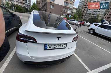 Внедорожник / Кроссовер Tesla Model Y 2021 в 