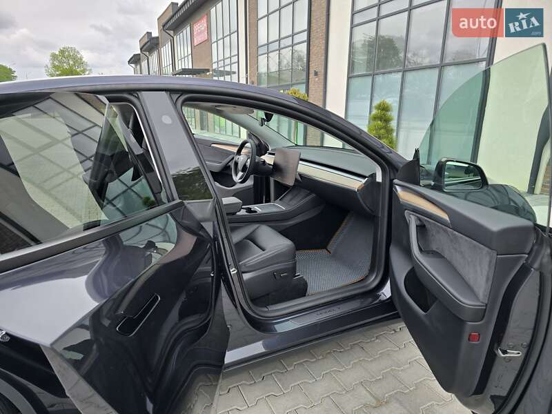 Внедорожник / Кроссовер Tesla Model Y 2024 в Тернополе